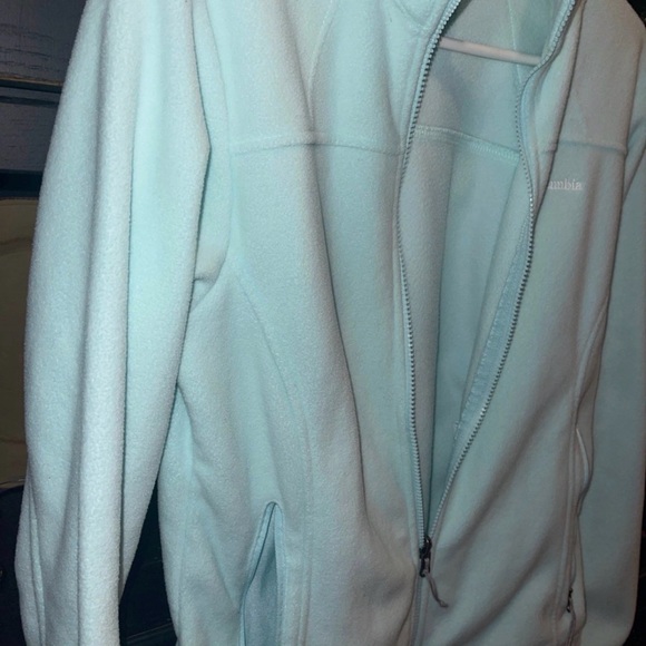Columbia Women's Light Green Fleece Jacket ( M ) - Picture 4 of 8